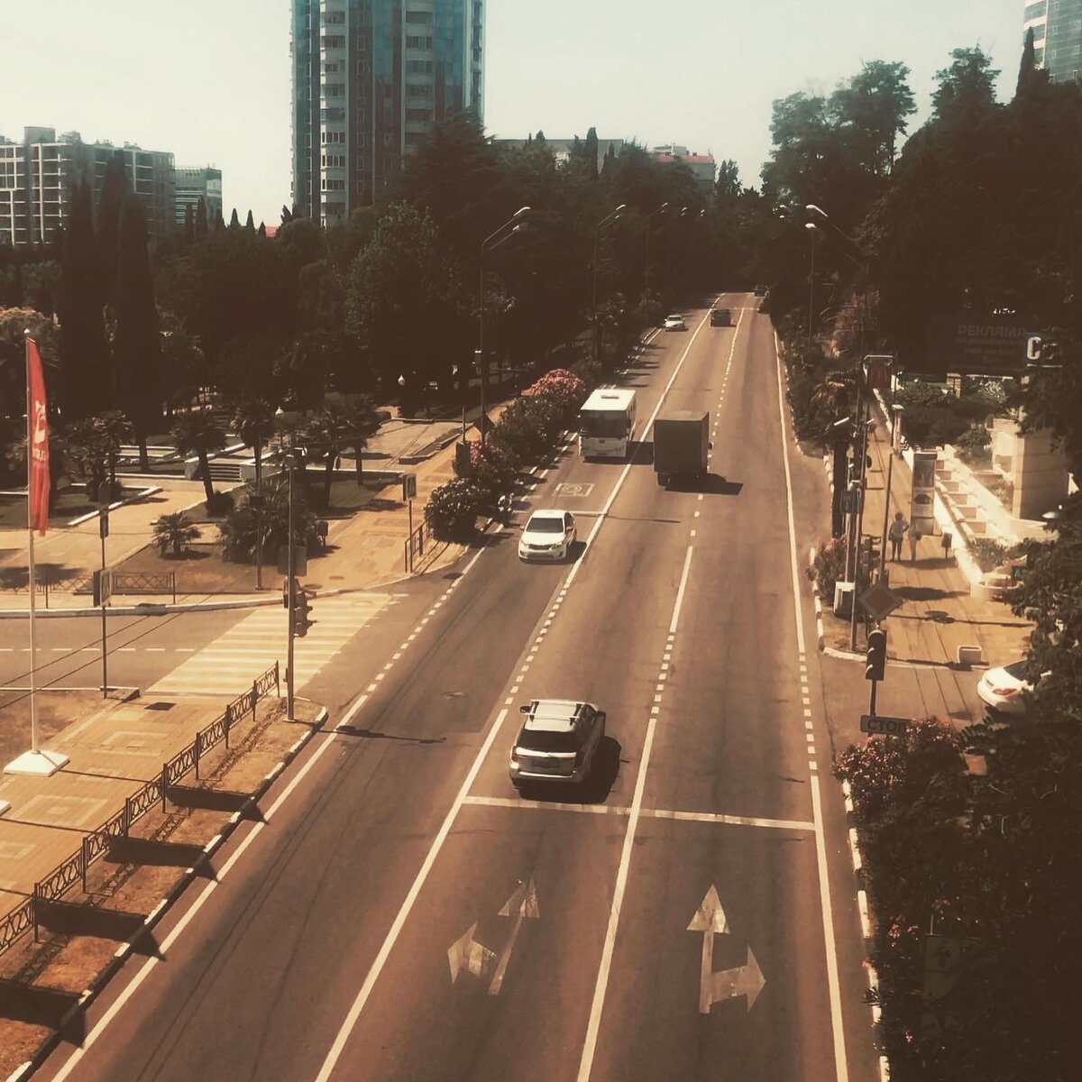 Вид сверху на шоссе. Фото Лариса Карпова.