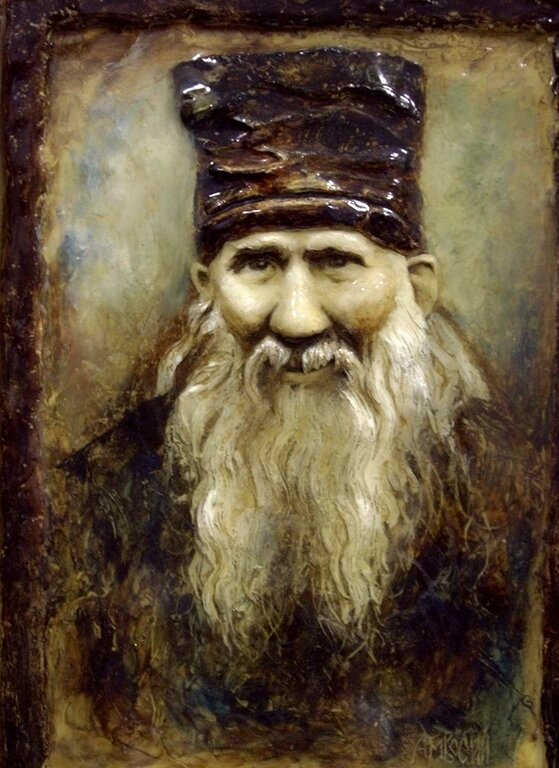 ЖИЗНЬ АЛЕКСАНДРА ГРЕНКОВА ДО ПОСТУПЛЕНИЯ В МОНАСТЫРЬ.
 
Когда мальчику исполнилось 12 лет, родители определили его в первый класс Тамбовского духовного училища, по окончании которого в 1830 году он поступил в Тамбовскую духовную семинарию. И в училище, и в семинарии благодаря природной одаренности Александр Гренков учился очень хорошо. Вот как об этом вспоминал один из его сверстников: «Бывало, на последние копейки купишь свечку, твердишь заданные уроки, Гренков же мало занимается; а придет в класс, станет отвечать: так валяет без запинки, как по писанному, лучше всех».
Больше всего Александр любил Священное Писание, богословские, исторические и словесные науки. Не подлежит сомнению, что собственно богословские науки, духовно-нравственное чтение, а также служба Божия особенно были дороги сердцу благочестивого юноши. Именно в это время и были заложены основные начатки того глубокого и широкого изучения слова Божия и святоотеческих творений, которыми так отличался старец в своей последующей жизни. маслов
В семинарии Александр был душой общества. Все любили его за веселость и доброту. Но, будучи веселым и остроумным юношей, он всегда сохранял нравственную чистоту и скромность, внутреннюю собранность духа и глубокое религиозное чувство, что, несомненно, привлекало к нему сердца всех, кто с ним общался. Даровитый юноша любил поэзию и даже пытался писать стихи. Впоследствии отец Амвросий вспоминал, что, будучи еще в семинарии, он однажды «выбрал хорошее местечко, где были долины и горы, и расположился там писать, да так ничего и не написал. Получилось точь-в-точь, как рассказывали академики про одного лаврского монаха. Тот монах (Исихий) задумал однажды писать стихи, ушел на берег Днепра и, взирая на реку, стал писать: «Тече, тече Днепр тихий», а далее, ничего не мог придумать, просидел до вечера, а уходя, подписал свой стих: «Писал сии стихи монах Исихий». Не сделавшись поэтом, Гренков, однако, будучи уже старцем, любил говорить поучения своим слушателям в рифму.
Кто мог предположить, смотря на молодого юношу, который, от природы обладая живым характером, любил веселое общество, увлекался музыкой и пением и даже помышлял о поступлении на военную службу, что его ждал монастырь. Он сам говорил: «В монастырь я не думал никогда идти,... впрочем, другие почему-то предрекли мне, что я буду в монастыре». Но мысли человеческие не те, что мысли Божие. «От Господа стопы человеку исправляются» (Пс.36:23). То, что другие провидели в Александре будущего инока, несмотря на его веселость и общительность, свидетельствует, что окружающие видели в нем человека, качества души которого не принадлежали веку сему. Он не обращал внимания на эти черты своей души, но людям были заметны эти особые качества, которые определили его духовные стремления. Окружающие не могли предположить для него иного пути жизни, как только путь всецелого посвящения себя Богу в монашестве.
ПРИЧИНЫ, ПОБУДИВШИЕ АЛЕКСАНДРА 