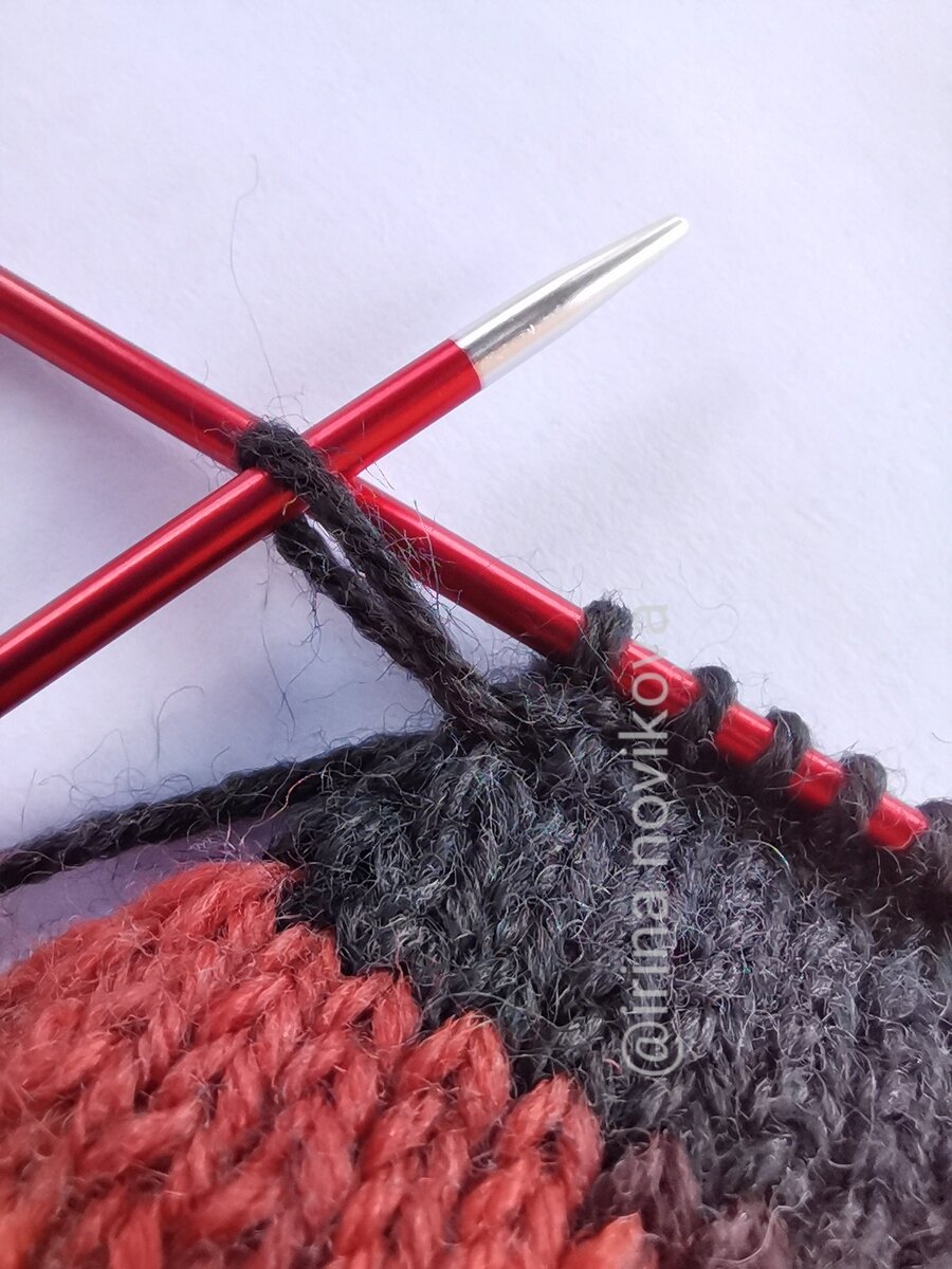 Круглая пятка спицами. Как связать пятку бумеранг видео. Вяжем пятку бумеранг. Вязание ложной пятки бумеранг. Носки с пяткой бумеранг.