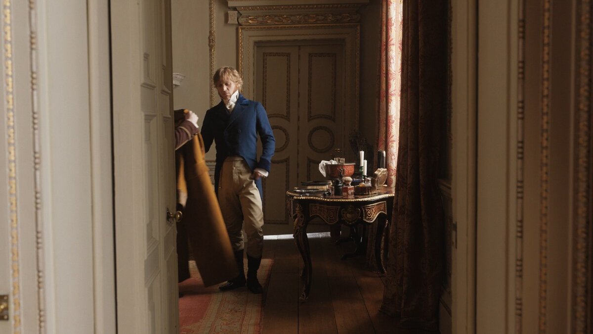 Кадр из фильма "Эмма" (2020)