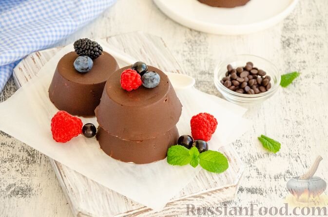 творог, шоколад, смородина чёрная, сахар, сахар ванильный, мята свежая (для подачи)