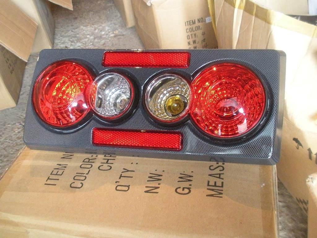 Спортивный задний фонарь