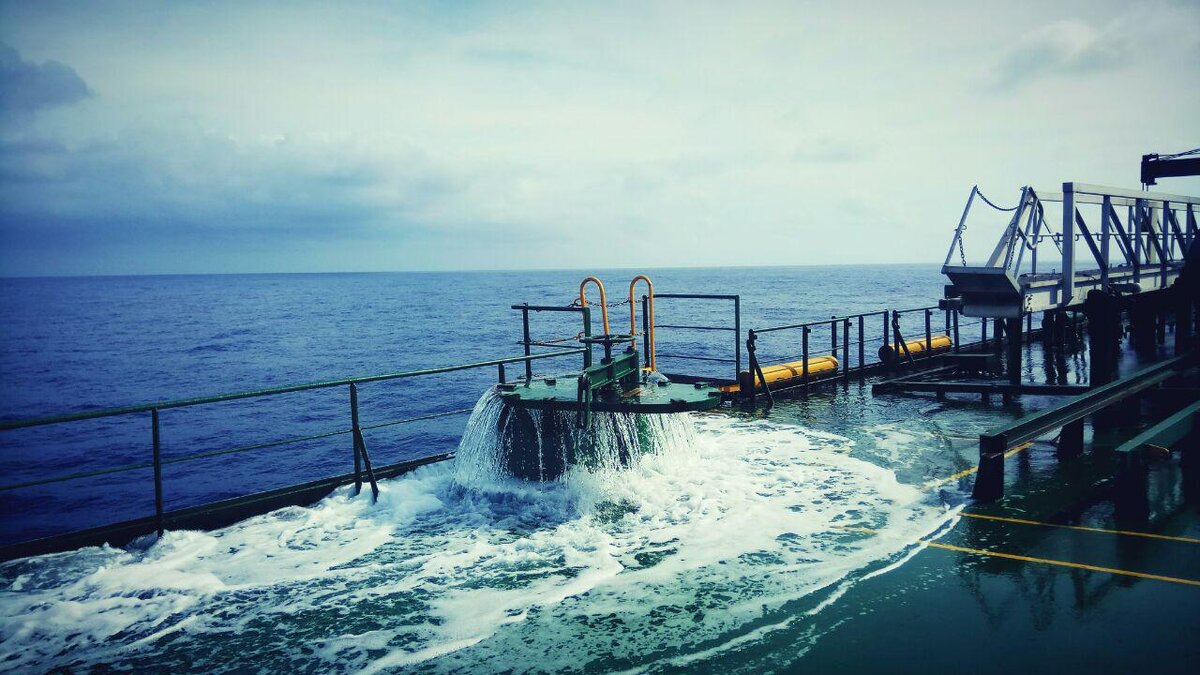 Это официально одобренный способ замены балласта, называется "на перелив".