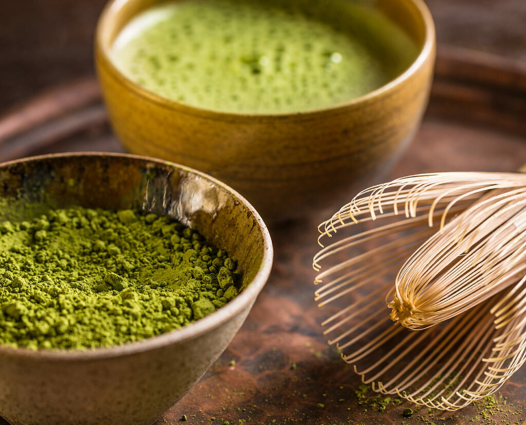 Процесс измельчения матчи