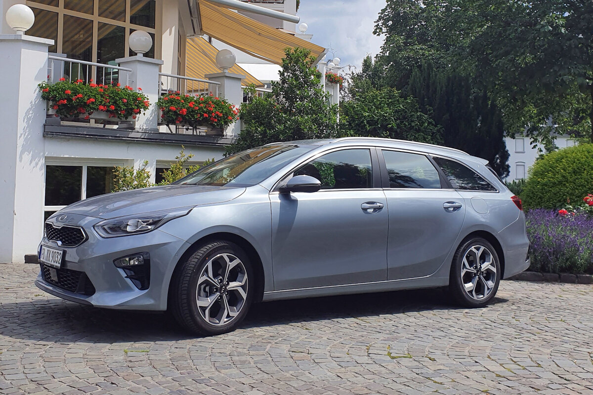Элегантный компактный универсал: Kia Ceed Sportswagon, здесь с мягким гибридным дизельным двигателем.