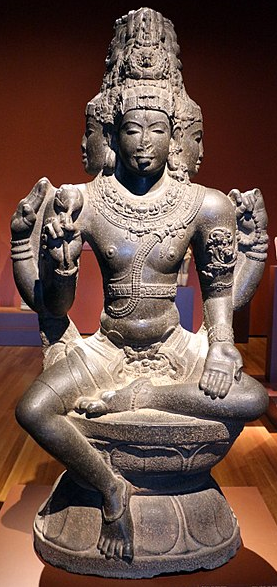 старинная статуя Брахмы