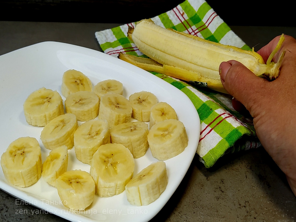Для экспериментальной  порции я решила заморозить только два банана. 