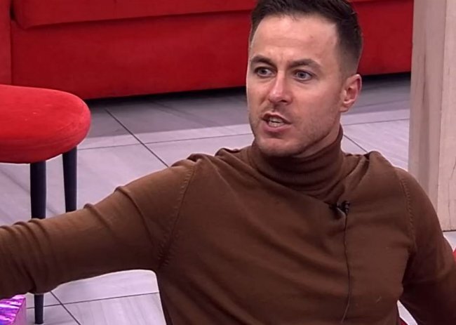 Кто обойтись участник. Уманский дом 2 офицер.