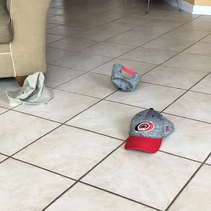 Шляпы на пол!