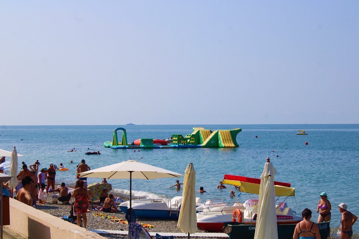 Пляж в Вардане оказался лучше, чем в самом Сочи, народу не так уж и много, а море чистое – 03 августа 2020