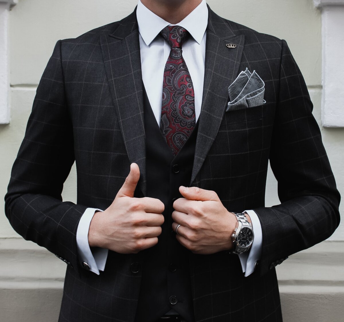 В костюме без лица. Артур ибиев вк ibiev911. Мужчина в пиджаке. Красивый мужчина со спины. Симпатичный парень со спины.