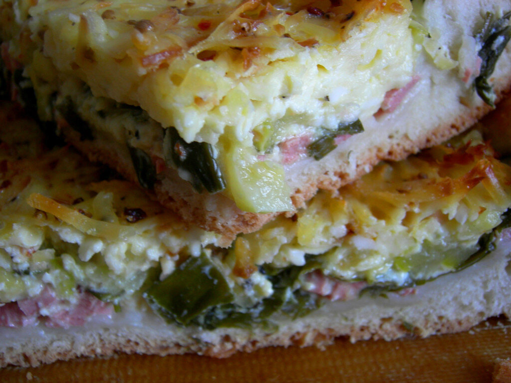 Пирог с рукколой и сыром