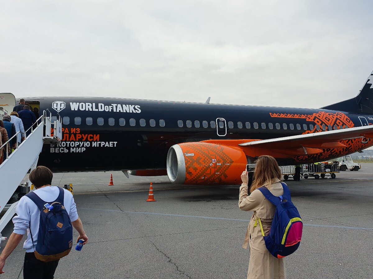 Ливрея самолета была посвящена игре World of Tanks.