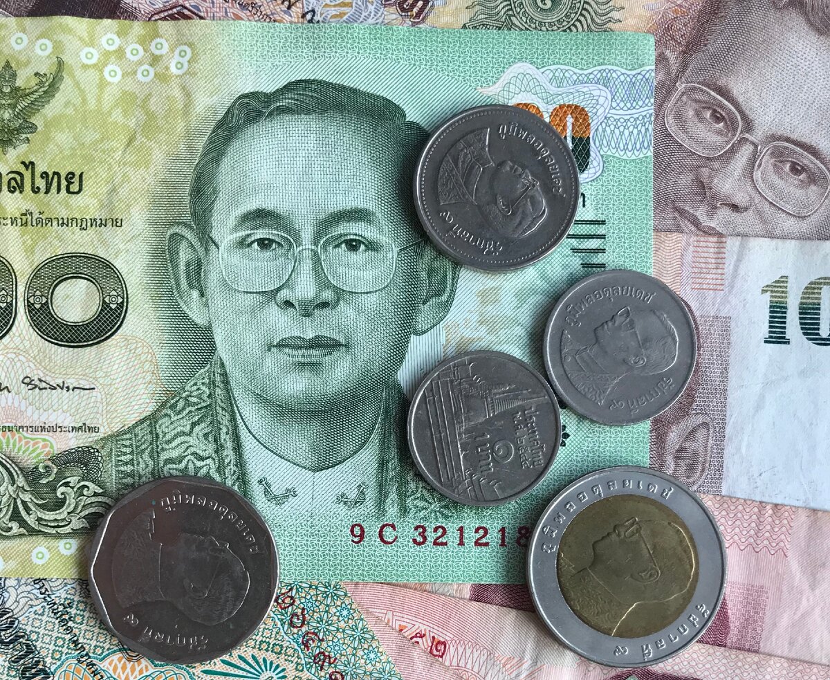 Деньги с изображением короля. Об этом чуть ниже.