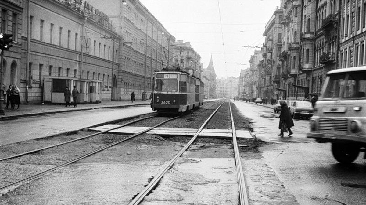 Этими строками дочь горного инженера Алексея Павловича Мещерского - Нина описывает свои юные годы в доме, о котором пойдет речь в этом ролике.