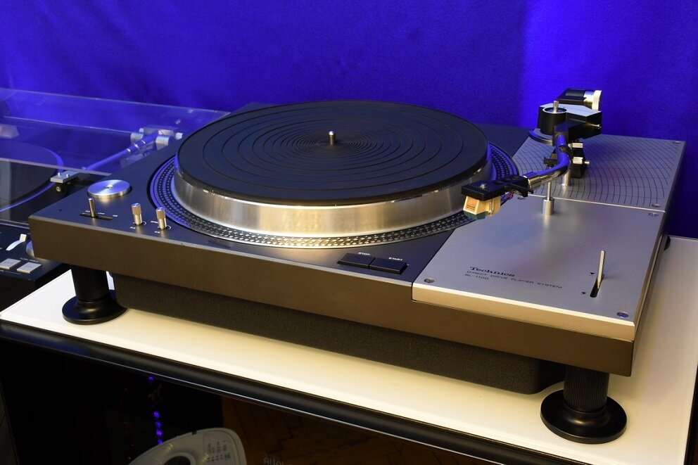 Проигрыватель винила Technics SL-1100