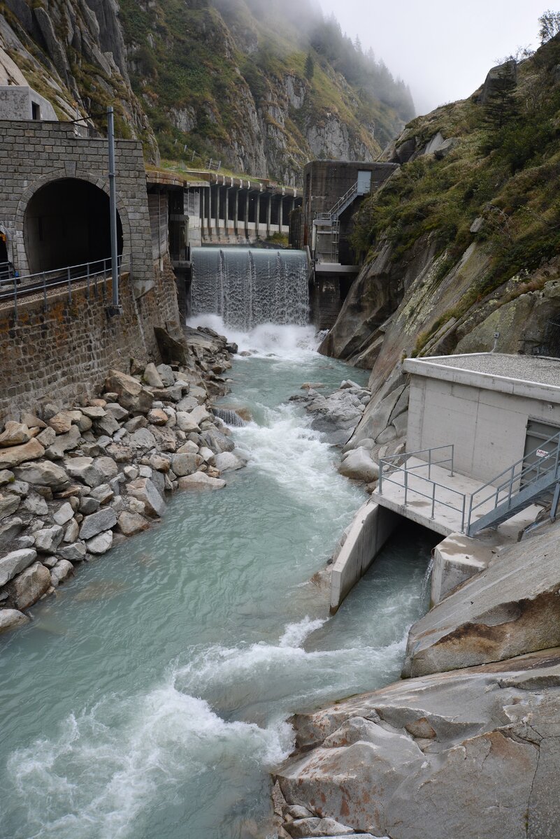 Плотина на реке Рёйс под Чёртовым мостом