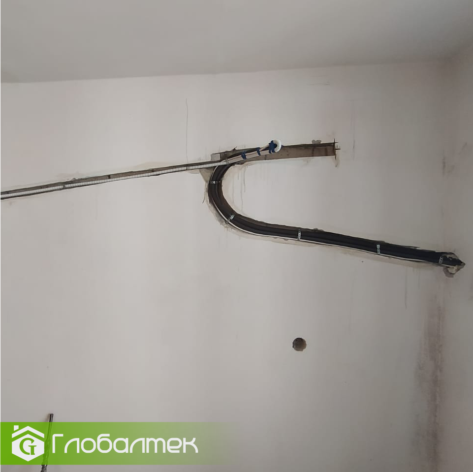 Прокладка трассы для кондиционера в стене