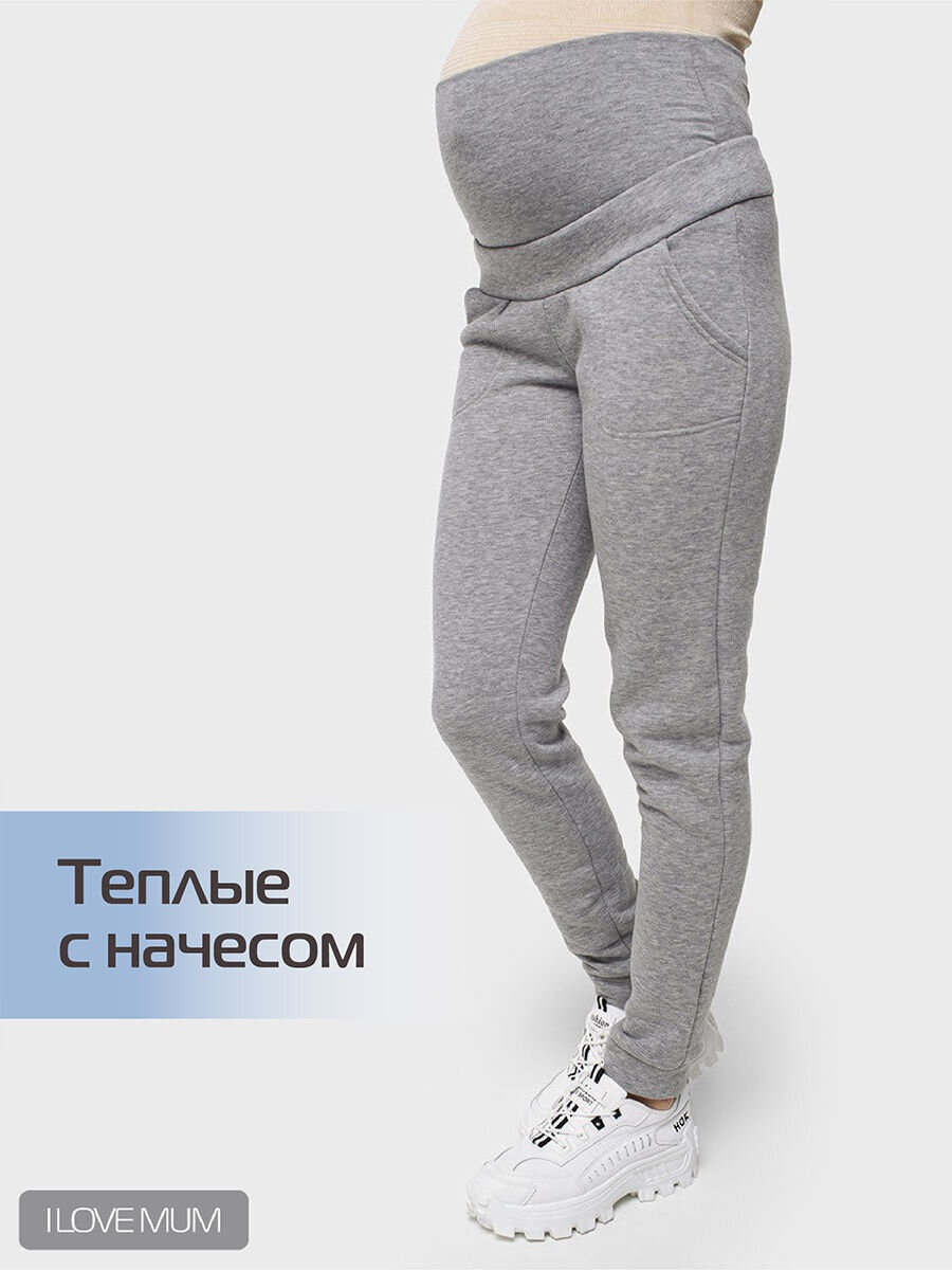 Имеются удобные карманы с отрезным бочком, в которые спокойно помещаются небольшие предметы, например, телефон.