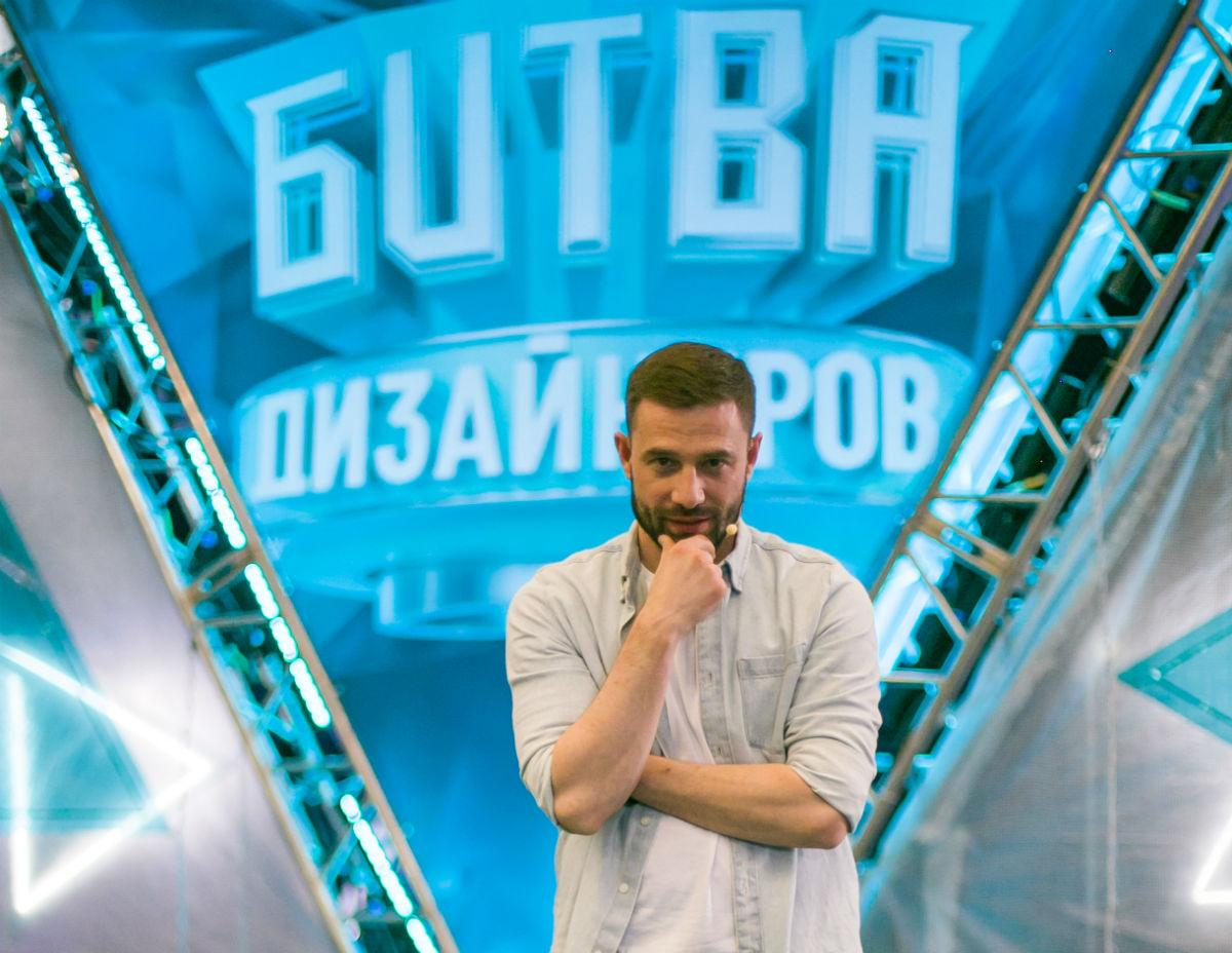 Ведущий шоу, Валентин Коробков, — не просто владелец строительной фирмы и финалист программы «Замуж за Бузову», но и потрясающий шоумен, как показала практика! Фото: teleprogramma.pro
