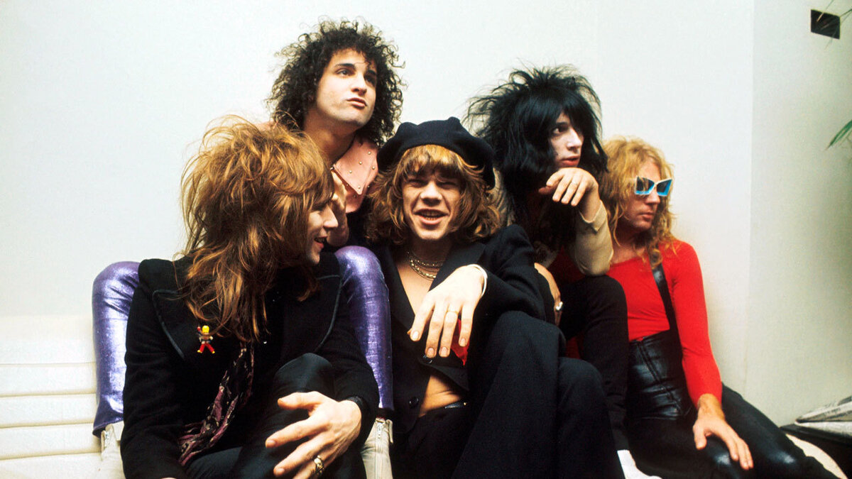 фото: https://www.loudersound.com/features/cult-heroes-new-york-dolls-the-band-who-found-it-hard-to-stay-alive