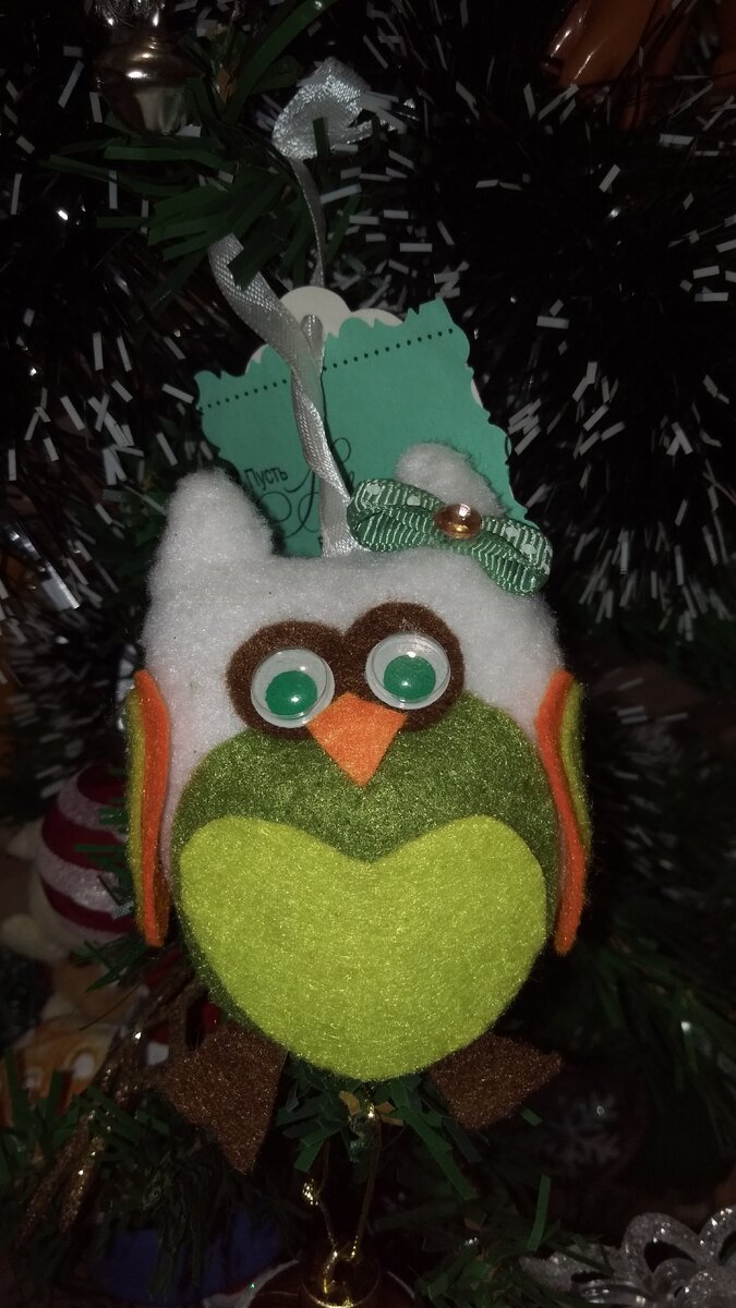 Особое очарование имеют и игрушки из фетра изготовленные своими руками.,.