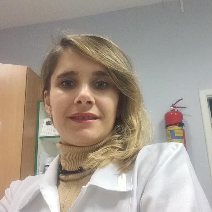 ⁃ Легкая рука у него,- так обычно мы говорим о человеке, удачно справляющимся со своим любимым делом или просто приносящим удачу. Знакомо? Думаю, что да. Дело было тринадцать лет назад. Работали мы с подругой Ириной провизорами в одной из крупнейших аптек Мариуполя. Коллектив был отличный, руководство отзывчивое. Но только ни одной молодой женщине там долго проработать не пришлось. Обо всем подробнее. 