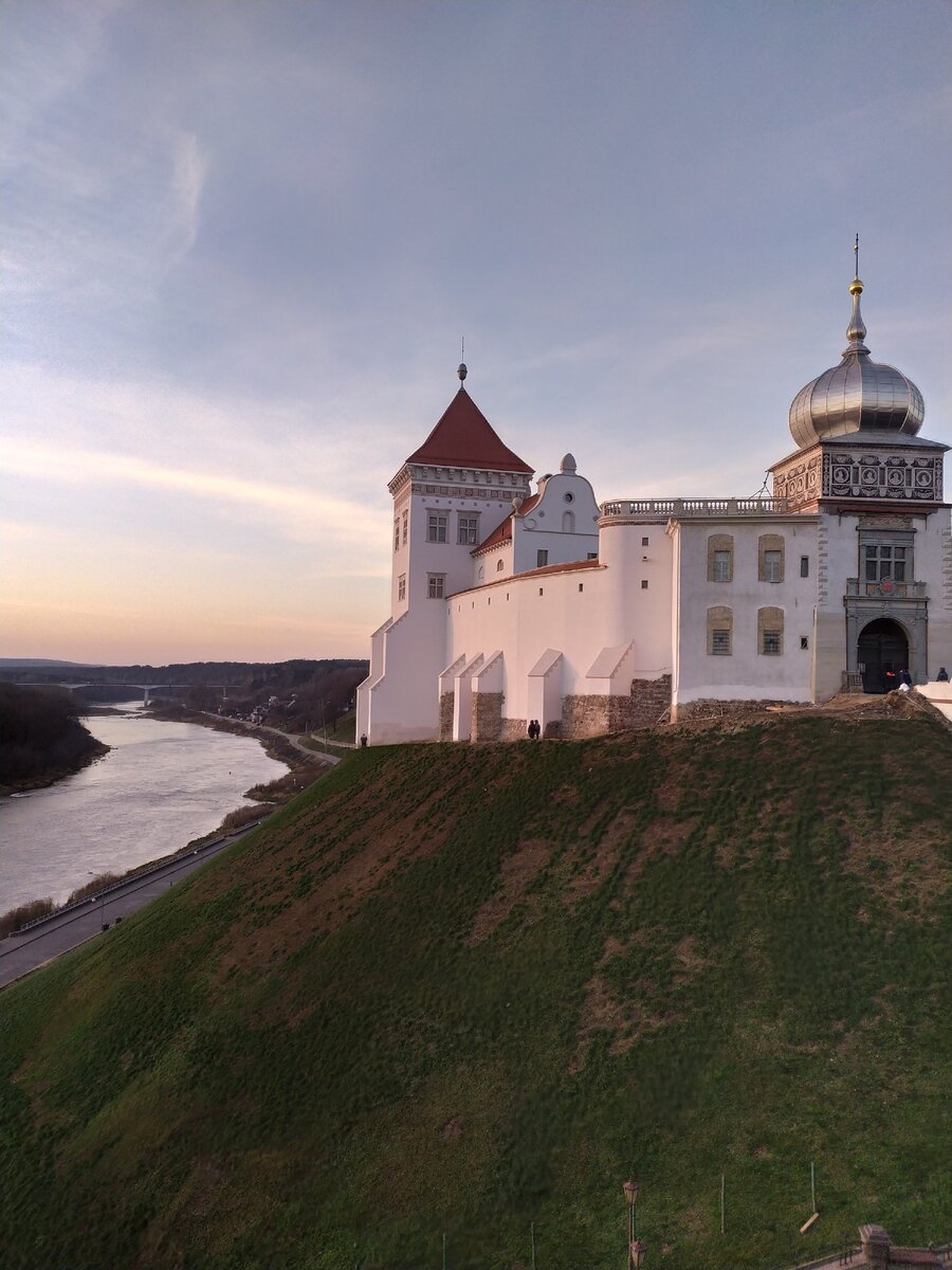 Старый замок с видом на Неман