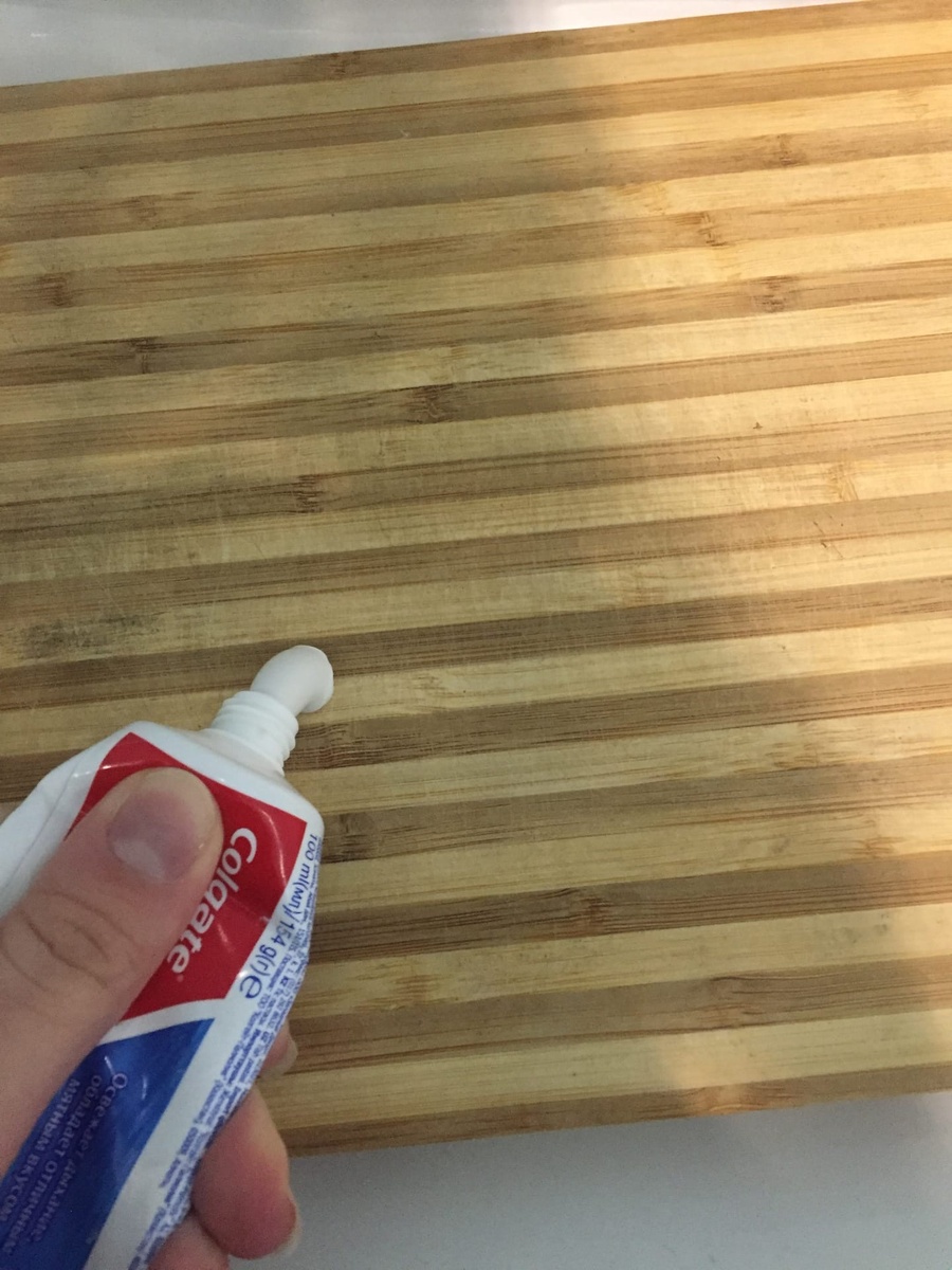 использовать можно любую зубную пасту