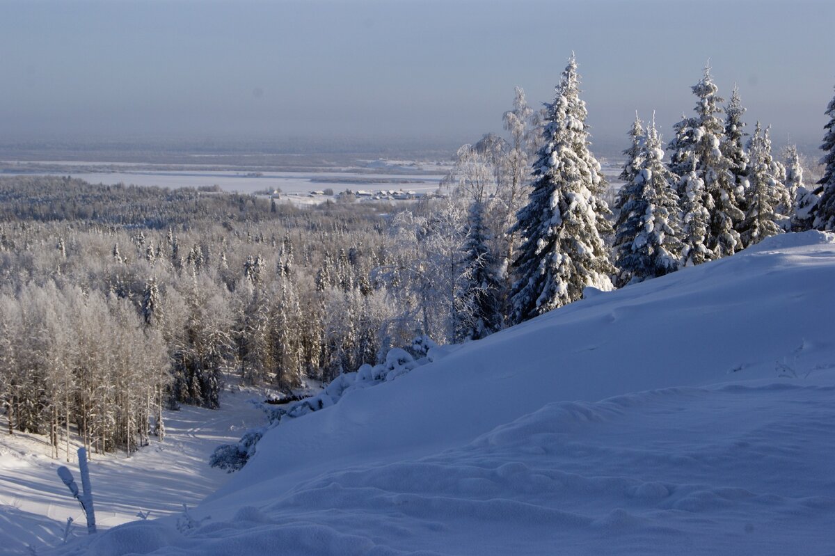 Вид с Красной Горки на реку Пинегу.