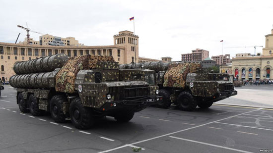 Комплексы "Искандер" на параде в Ереване
