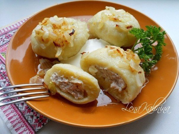 Картофельные галушки с мясом.