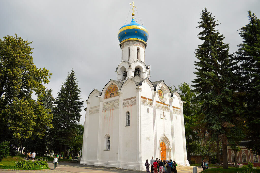 Архангел сергиев посад. Духовская Церковь Сергиев Посад. Церковь Сошествия Святого духа Сергиев Посад. Церковь Сошествия Святого духа на апостолов Троице Сергиева Лавра. Духовская Церковь Троице-Сергиева монастыря 1476 г.