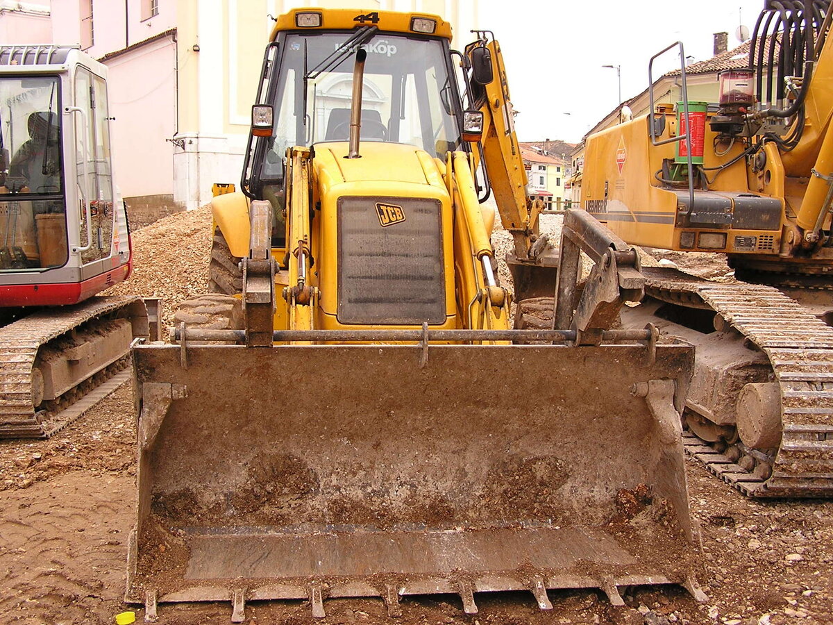 Двигатель внутреннего сгорания – это сердце экскаватора-погрузчика