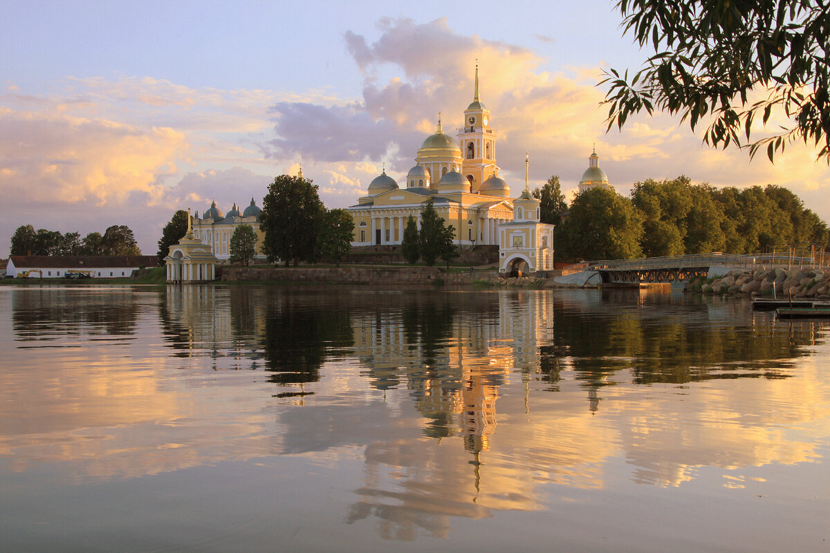 Храм на Селигере Нилова пустынь