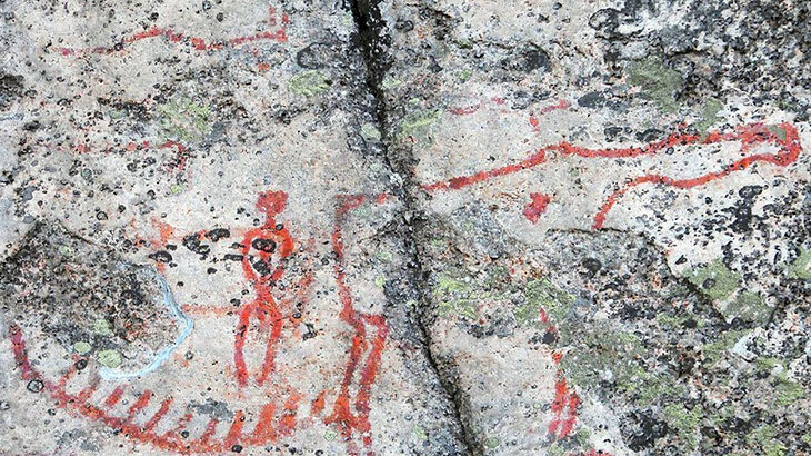 Наскальные рисунки Астувансалми