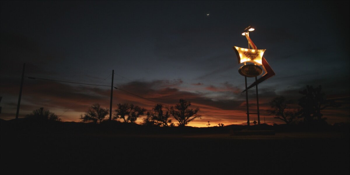 Кадр из фильма. Кадр красивый. Но фильм всё ещё борода.