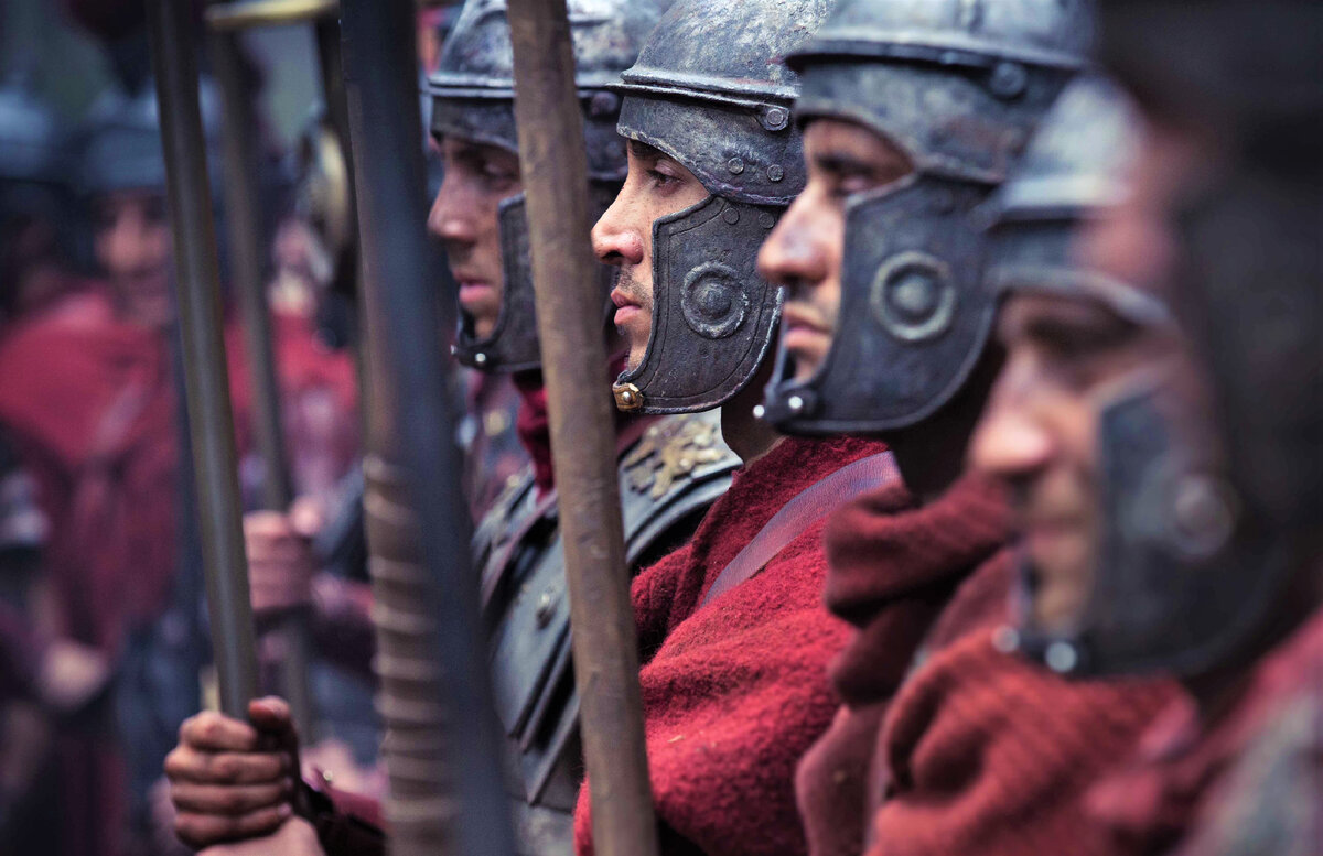 рим парад. жители римской империи. рим люди. итальянцы и римляне. римляне это итальянцы.