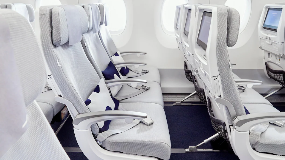 В 2020-м Finnair собиралась внедрить «премиум-эконом», но из-за пандемии планы пришлось отложить до 2022 года // finnair.com + airlinemeals.net