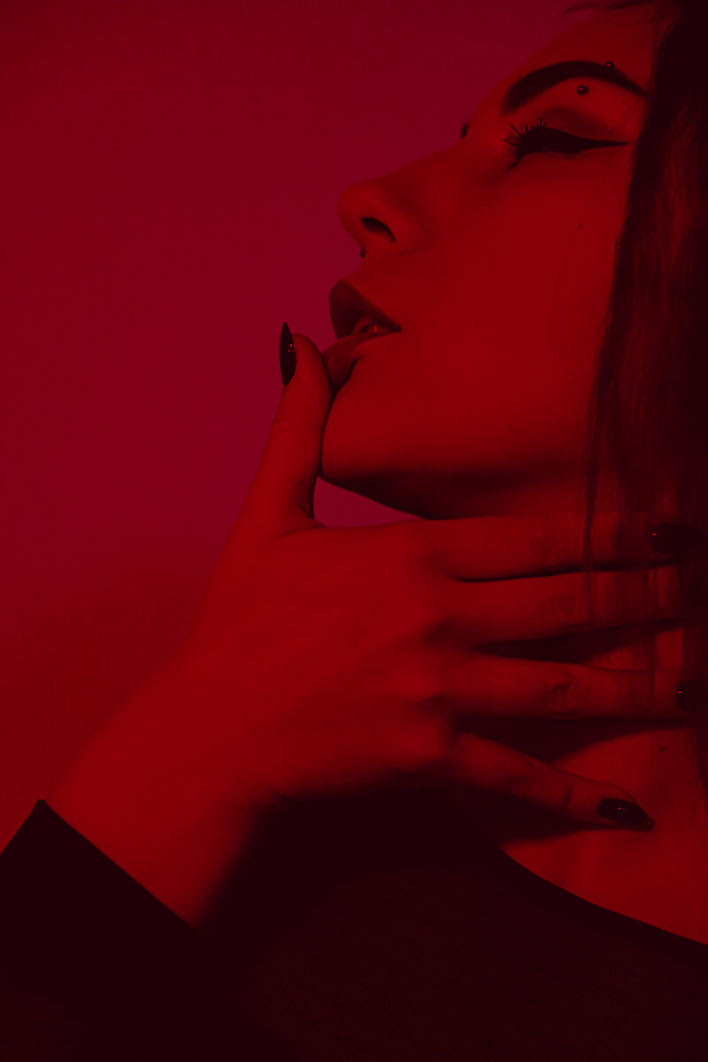 портреты с постоянным искусственным светом