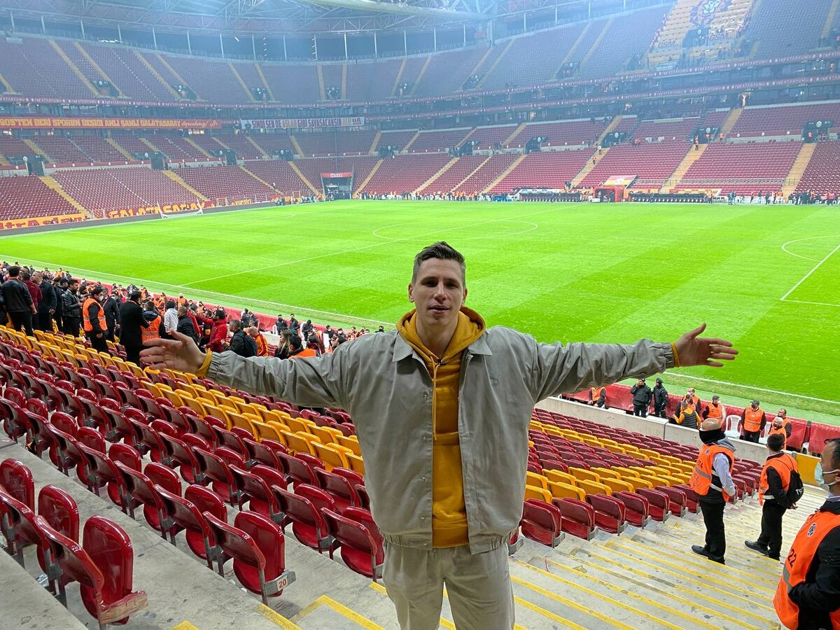 Александр Журавлев на стадионе «Галатасарая»