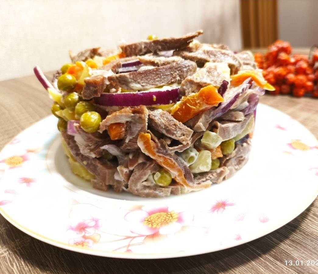 Простой и вкусный салат «Дамский каприз» с языком