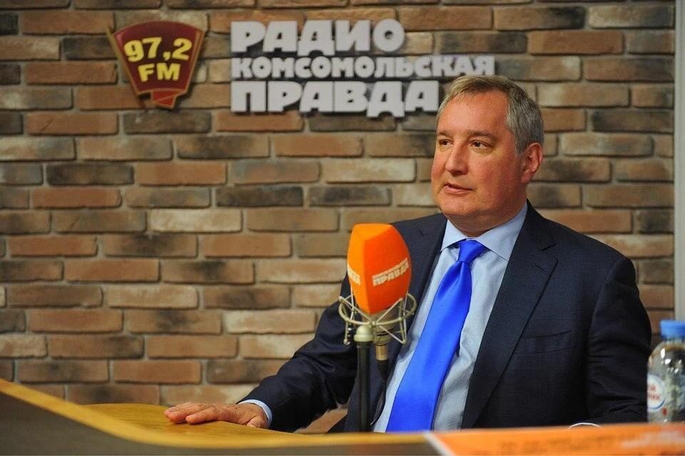     Рогозин показал видео, как стартовики на Байконуре сняли с ракеты флаги США и Британии Виктор ГУСЕЙНОВ