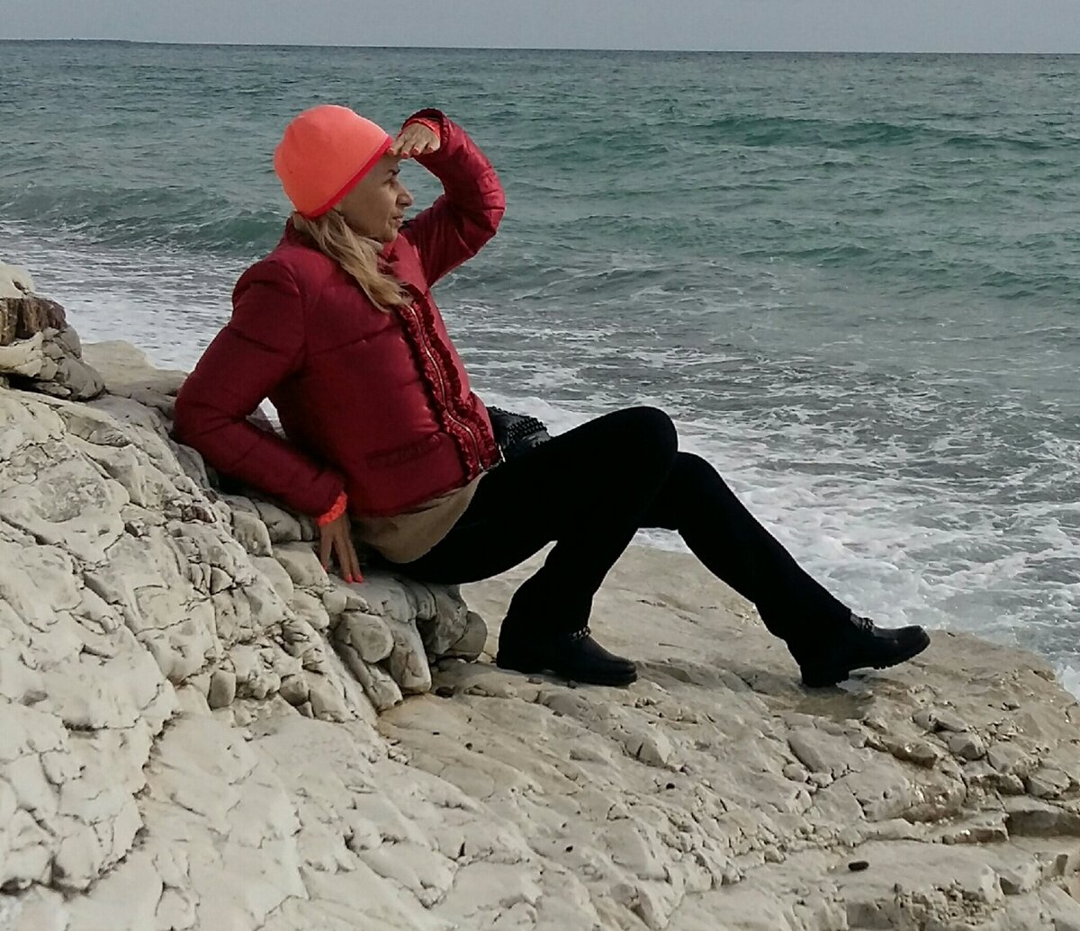 Белые скалы на въезде в Абхазию вблизи поселка Цандипш. Гагра 