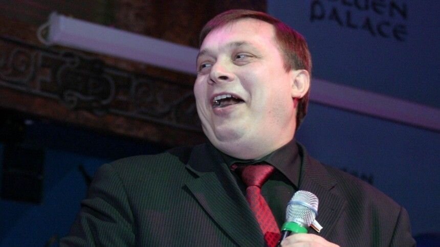 Искал его худшее фото в сети, вроде бы получилось