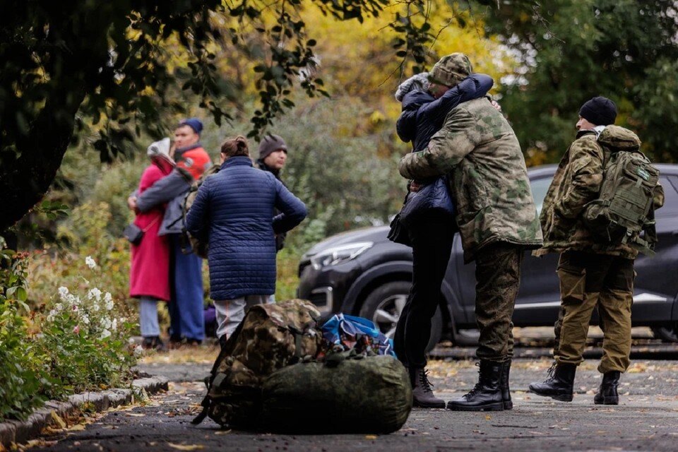     Василий Голубев поддержал предложение ветеранского актива Дона о сборе средств для обеспечения нужд мобилизованных. Валерий ЗВОНАРЕВ
