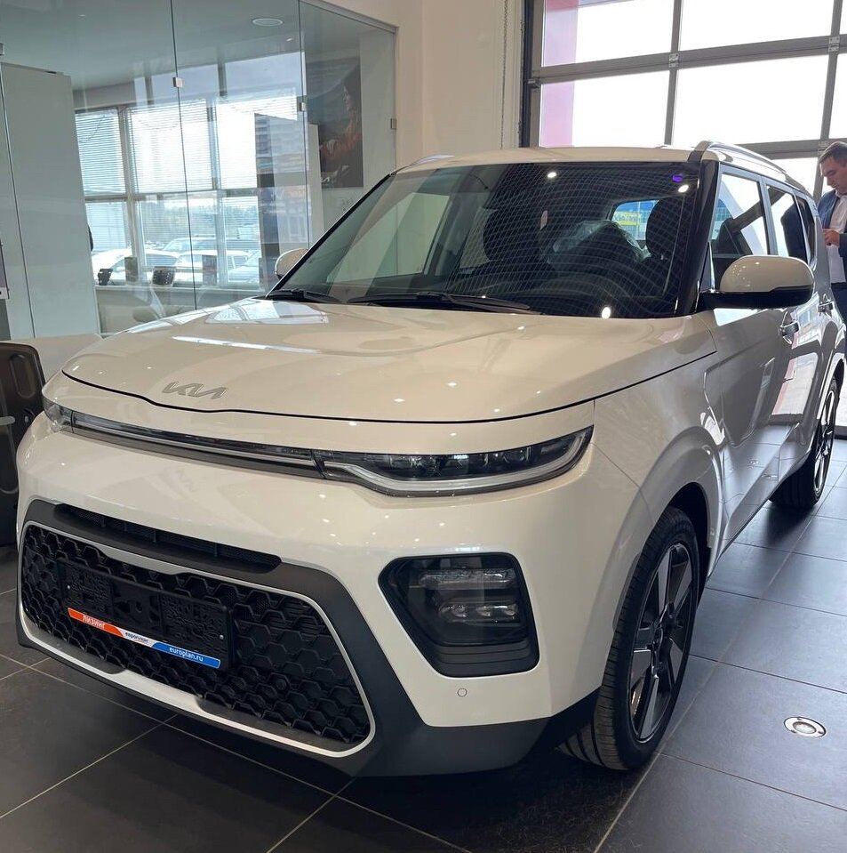 Фото с выдачи автомобиля Kia Soul в лизинг компанией Европлан