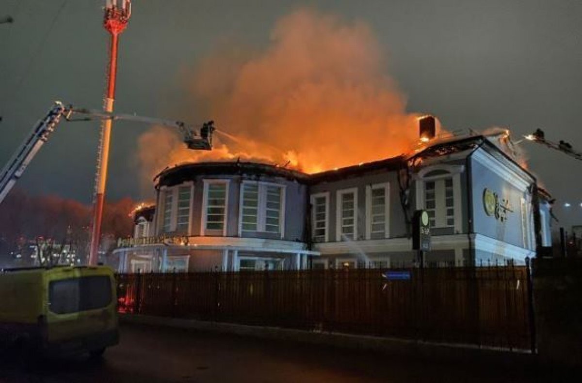    Площадь пожара в ресторане в Казани выросла до 1200 метров