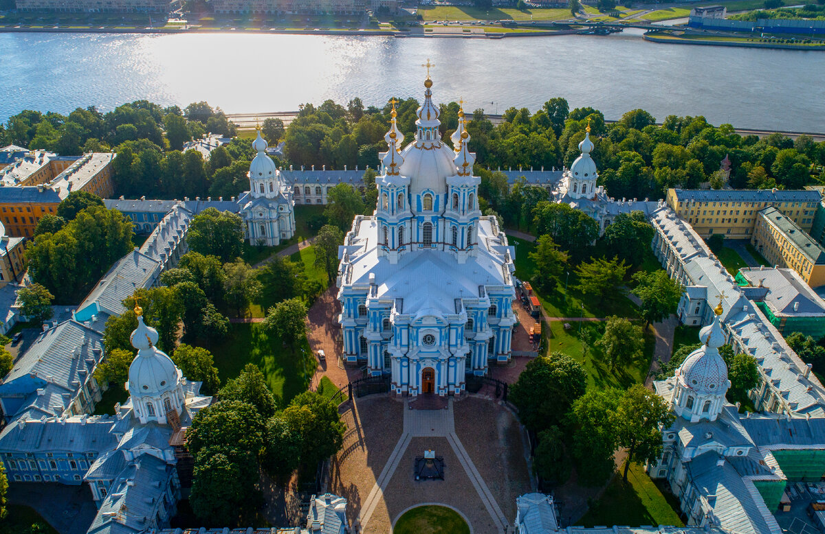 Ансамбль Смольного монастыря в Санкт-Петербурге