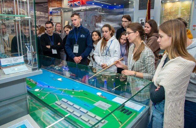 Студенты десяти вузов России побывали на Севмаше (входит в ОСК)